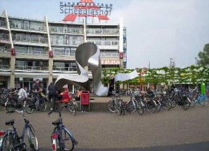 fietsparkeren Schepjeshof op rode klinkercirkels