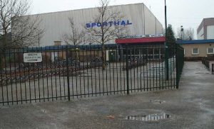 Gratis bewaakt stallen zwembad